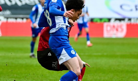 Latics Slip to Defeat as Reading Strike Late