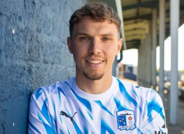 Scott Smith signs for Barrow AFC on a 2-year-deal