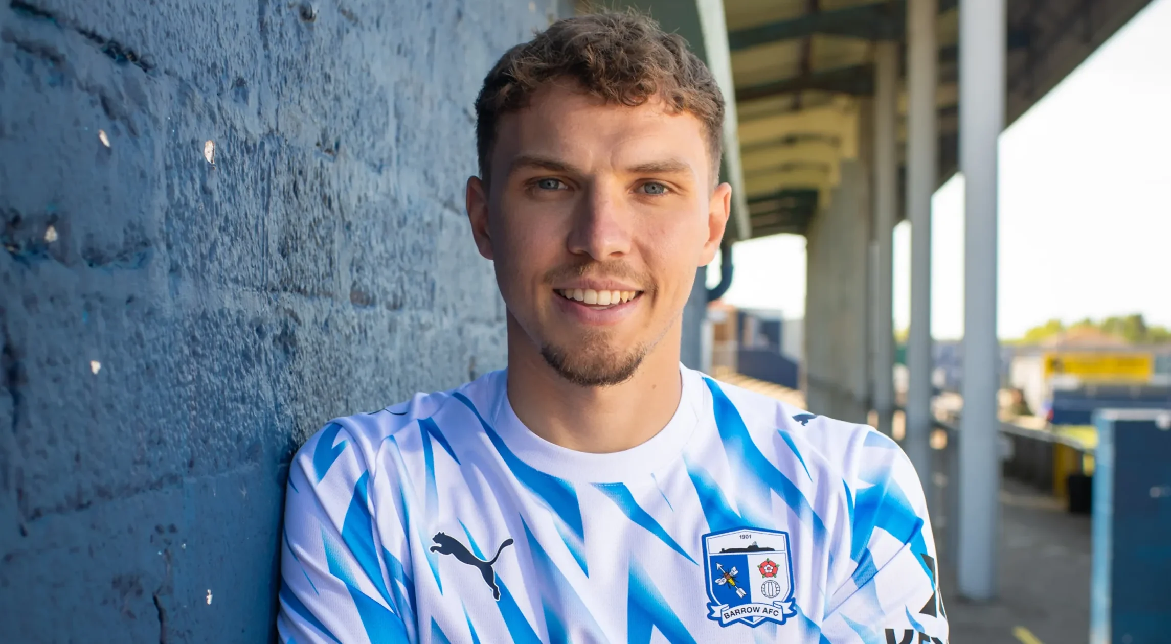 Scott Smith signs for Barrow AFC on a 2-year-deal